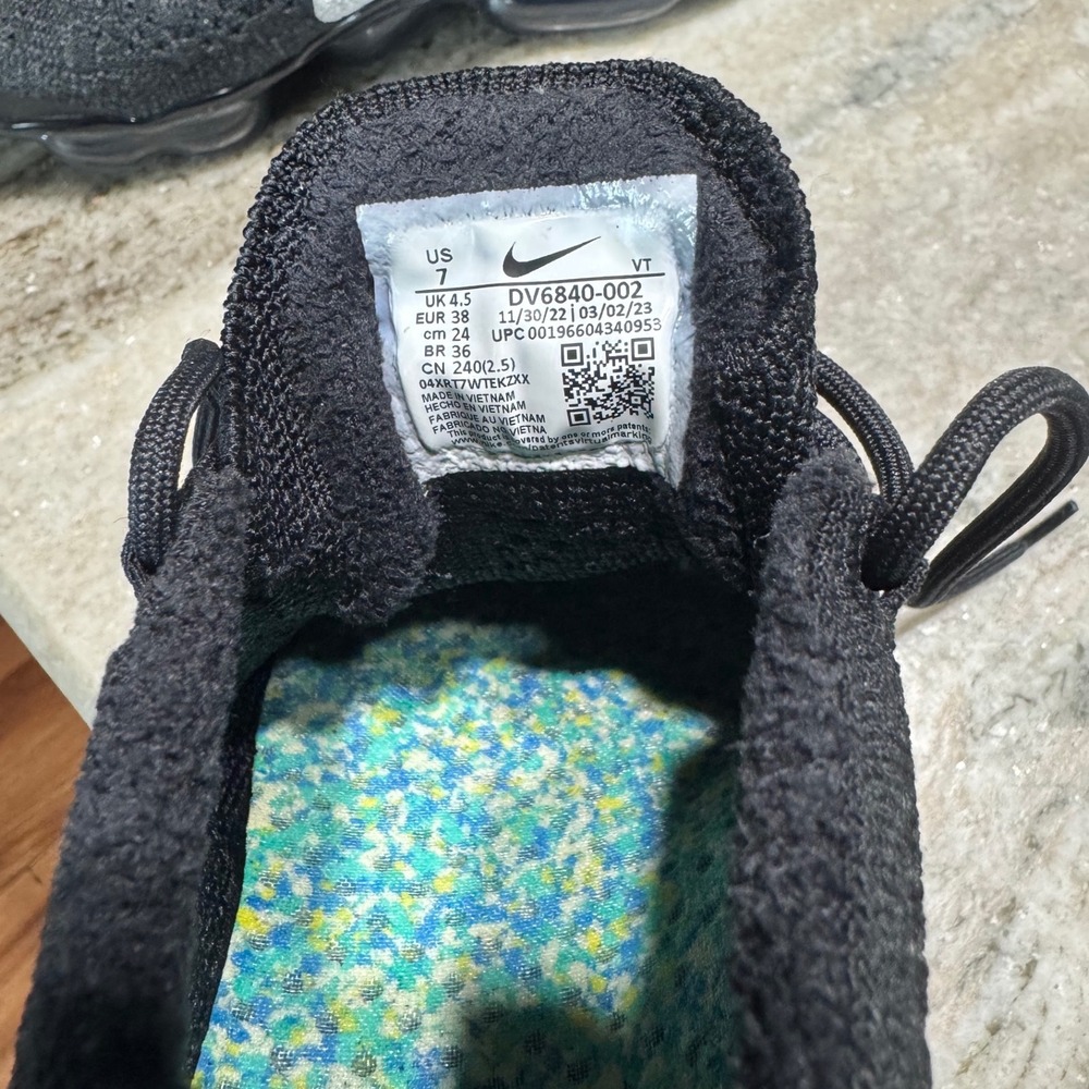 Nike Womens Air VaporMax 2023 Flyknit Size 7 Black Running Shoes DV6840-002 - Picture 6 of 8